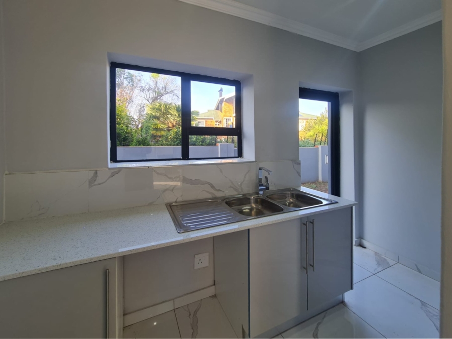 To Let 4 Bedroom Property for Rent in Melodie North West